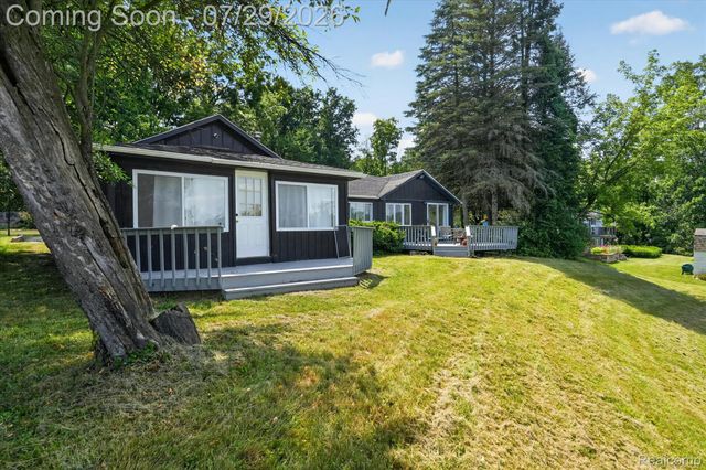 3515 Lakeview Drive, Ortonville Village, MI 48462