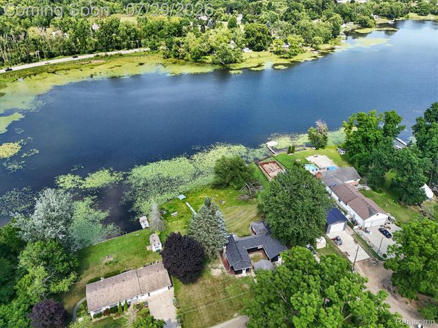 3515 Lakeview Drive, Ortonville Village, MI 48462