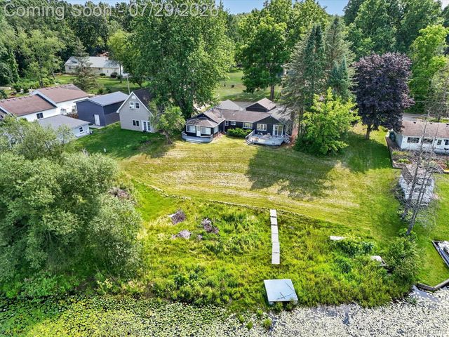 3515 Lakeview Drive, Ortonville Village, MI 48462