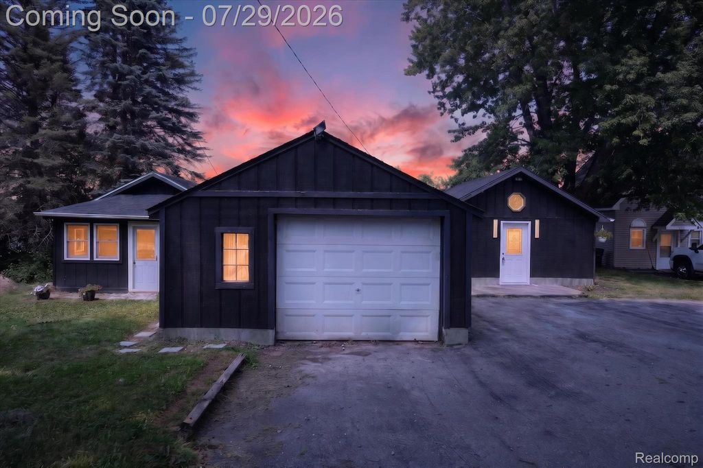 3515 Lakeview Drive, Ortonville Village, MI 48462