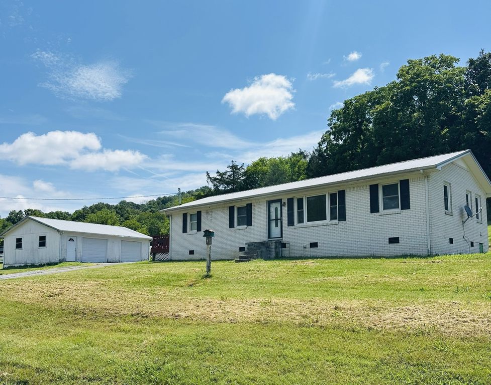 954 Locke Creek Rd, Readyville, TN 37149