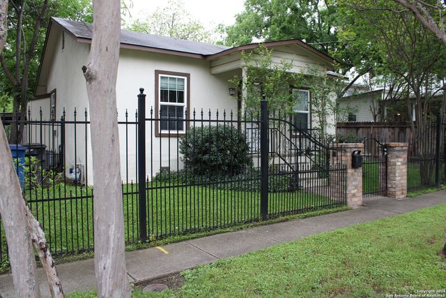 415 Kendall St, San Antonio, TX 78212