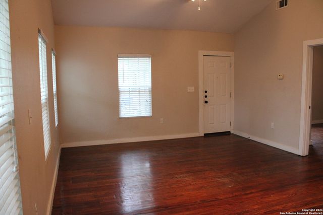 415 Kendall St, San Antonio, TX 78212