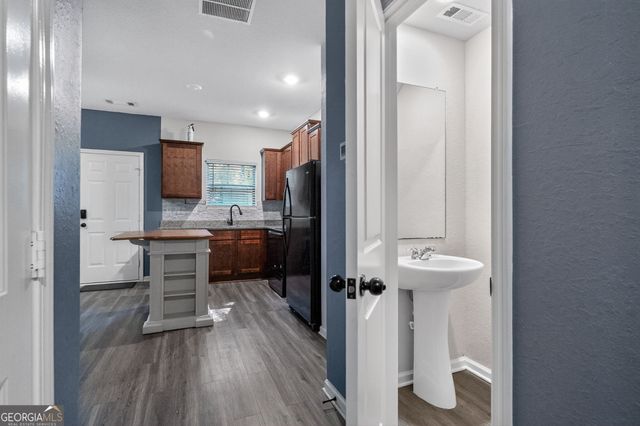 1110 Highwood Lane, East Point, GA 30344