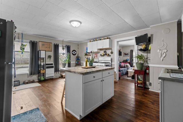 326 W 6TH AVENUE, Oshkosh, WI 54902