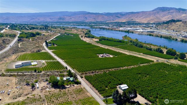 4477 NW Cascade Avenue, East Wenatchee, WA 98802