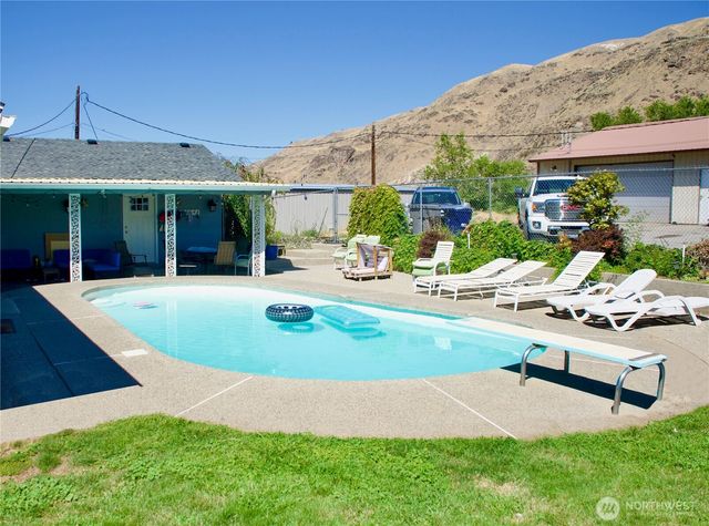 4477 NW Cascade Avenue, East Wenatchee, WA 98802