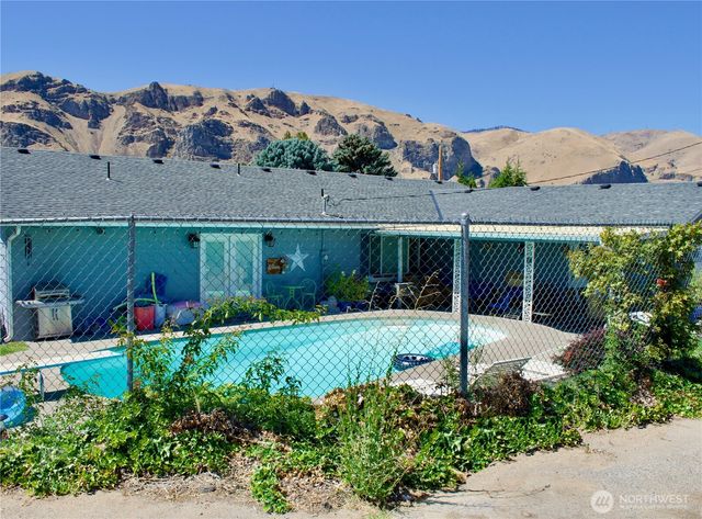 4477 NW Cascade Avenue, East Wenatchee, WA 98802