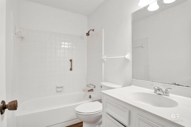 6071 N Highland Circle, Mobile, AL 36608