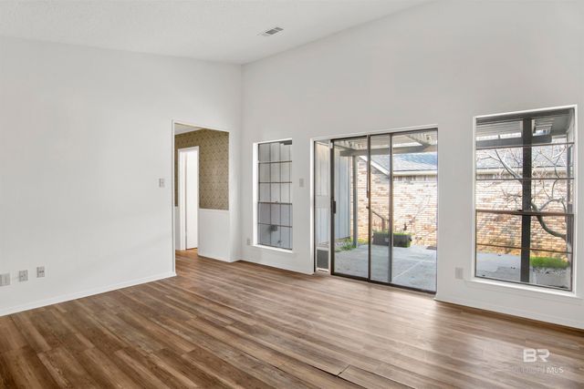 6071 N Highland Circle, Mobile, AL 36608