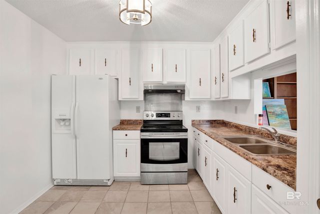 6071 N Highland Circle, Mobile, AL 36608