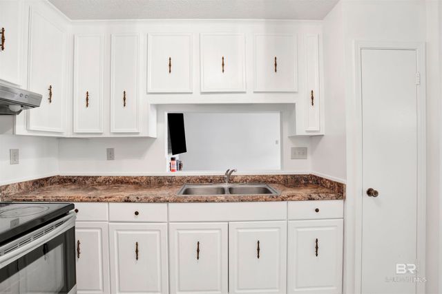 6071 N Highland Circle, Mobile, AL 36608