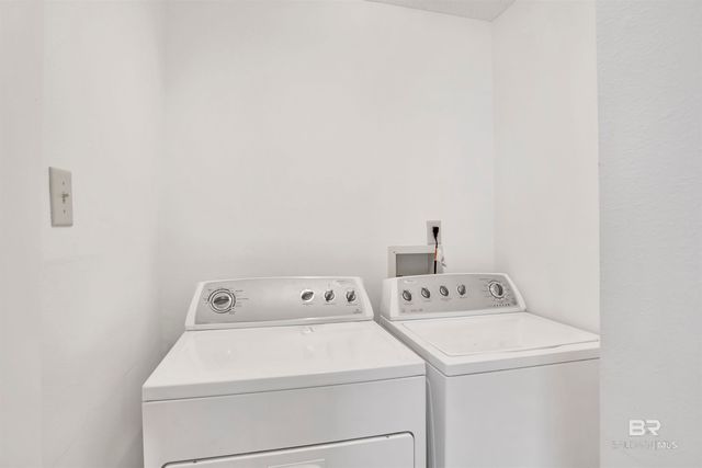 6071 N Highland Circle, Mobile, AL 36608