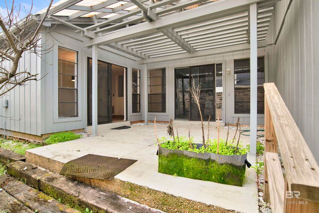 6071 N Highland Circle, Mobile, AL 36608