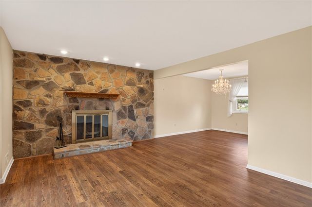 99 Old English Drive, Greece, NY 14616