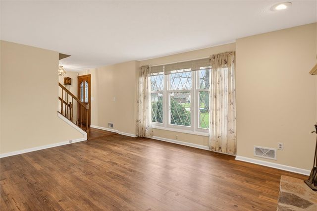 99 Old English Drive, Greece, NY 14616