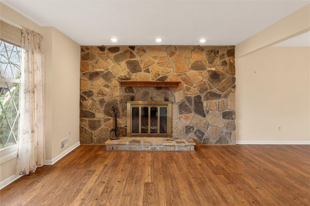 99 Old English Drive, Greece, NY 14616