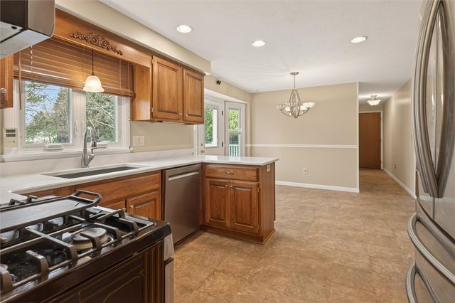 99 Old English Drive, Greece, NY 14616