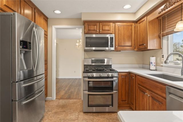 99 Old English Drive, Greece, NY 14616