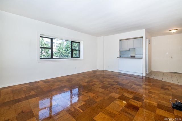 15 Lake Street 4-J, White Plains, NY 10603
