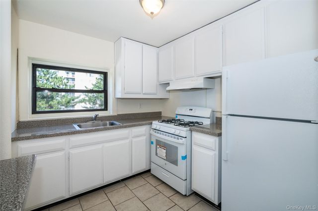 15 Lake Street 4-J, White Plains, NY 10603