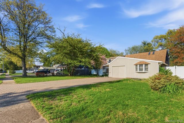 201 Serpentine Lane, Islandia, NY 11749