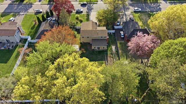 201 Serpentine Lane, Islandia, NY 11749