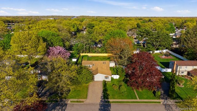 201 Serpentine Lane, Islandia, NY 11749