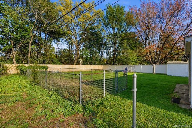 201 Serpentine Lane, Islandia, NY 11749