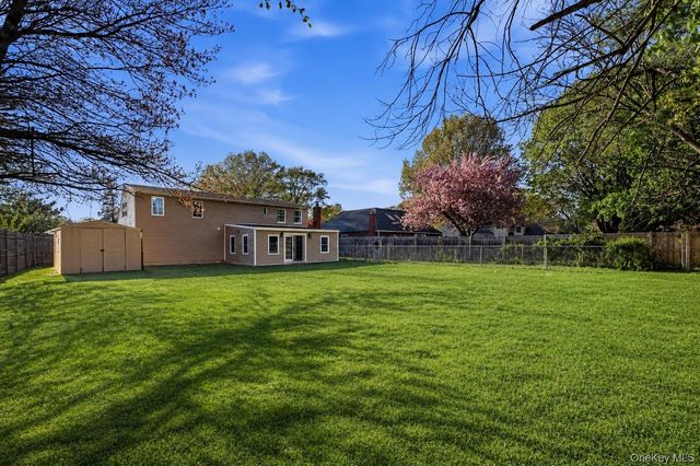 201 Serpentine Lane, Islandia, NY 11749
