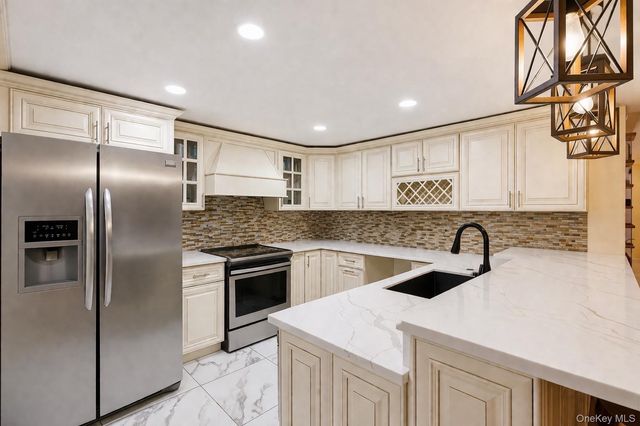 201 Serpentine Lane, Islandia, NY 11749