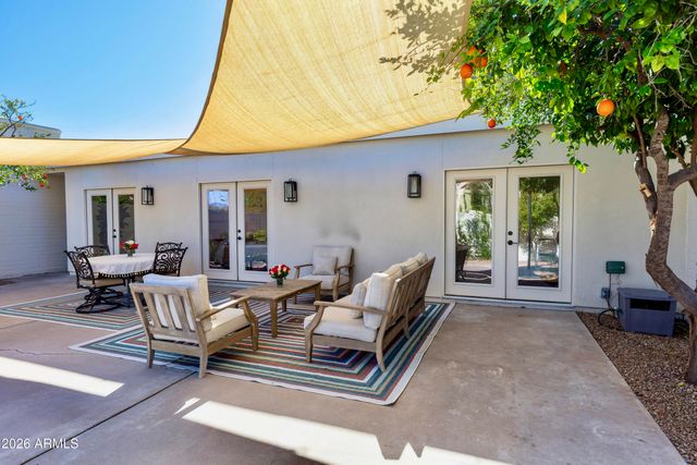 8746 E Via De Viva Street, Scottsdale, AZ 85258