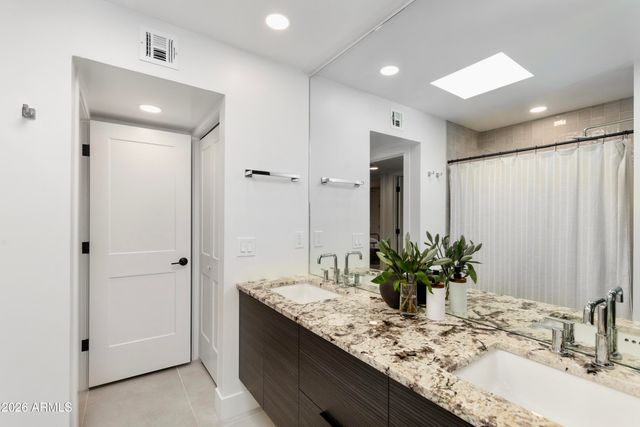 8746 E Via De Viva Street, Scottsdale, AZ 85258