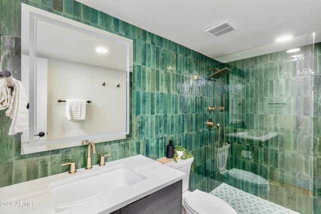 8746 E Via De Viva Street, Scottsdale, AZ 85258