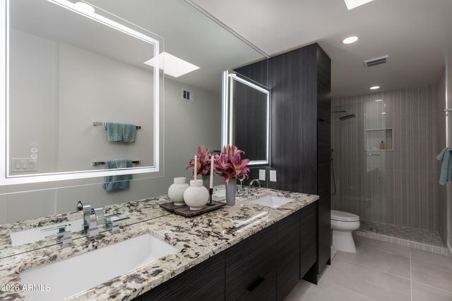 8746 E Via De Viva Street, Scottsdale, AZ 85258