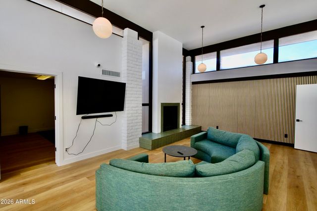 8746 E Via De Viva Street, Scottsdale, AZ 85258