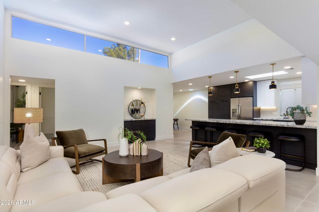 8746 E Via De Viva Street, Scottsdale, AZ 85258