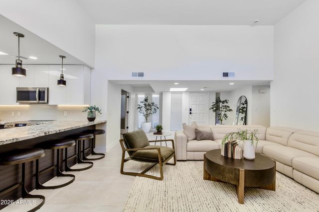 8746 E Via De Viva Street, Scottsdale, AZ 85258