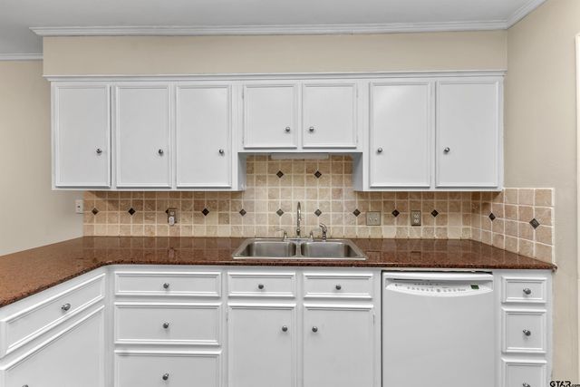 509 Buckingham Pl, Tyler, TX 75701