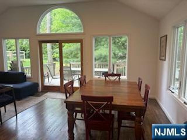 992 Ridge Court, New Milford, NJ 07646