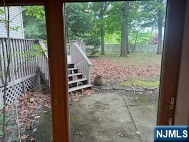 992 Ridge Court, New Milford, NJ 07646
