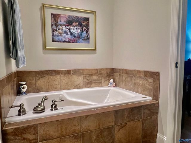 76 Jackson Way, Decatur, AL 35603