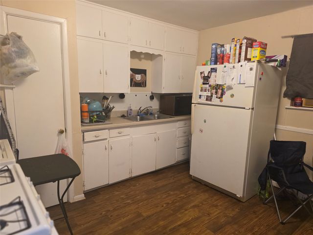 1209 N Anglin Street, Cleburne, TX 76031