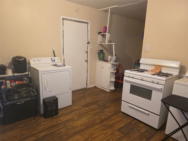 1209 N Anglin Street, Cleburne, TX 76031