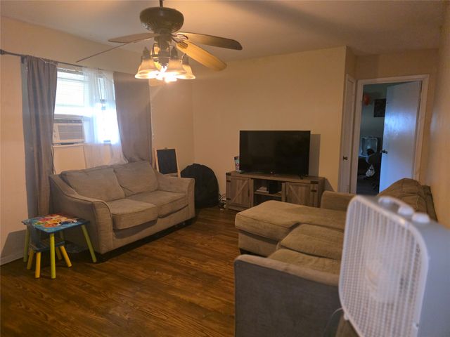 1209 N Anglin Street, Cleburne, TX 76031