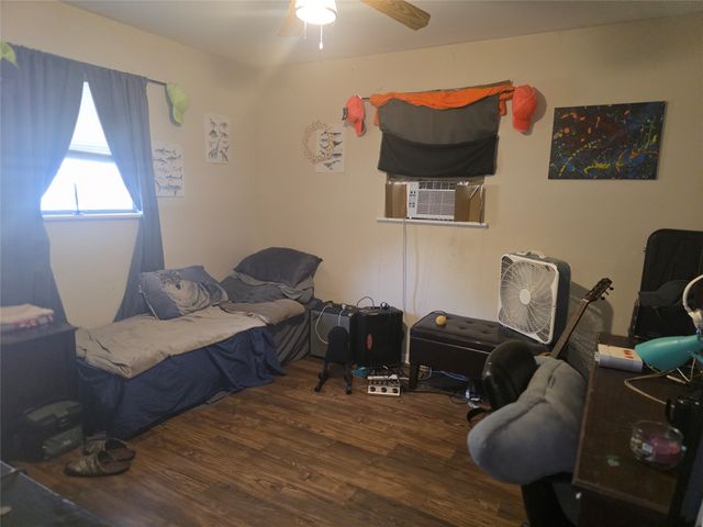 1209 N Anglin Street, Cleburne, TX 76031
