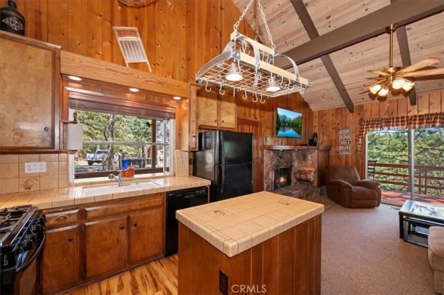 26525 Walnut Hills, Lake Arrowhead, CA 92352