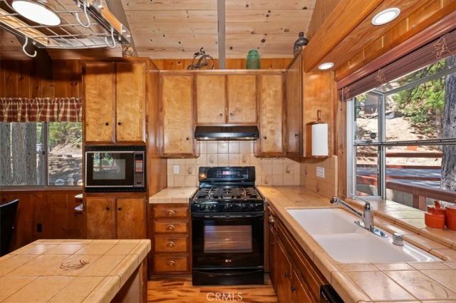 26525 Walnut Hills, Lake Arrowhead, CA 92352