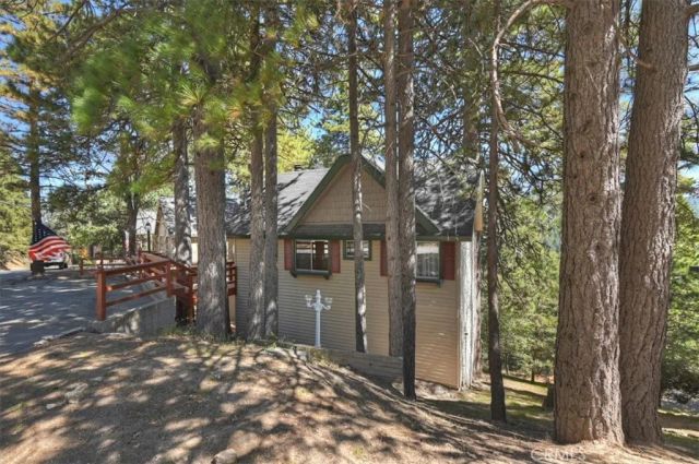 26525 Walnut Hills, Lake Arrowhead, CA 92352