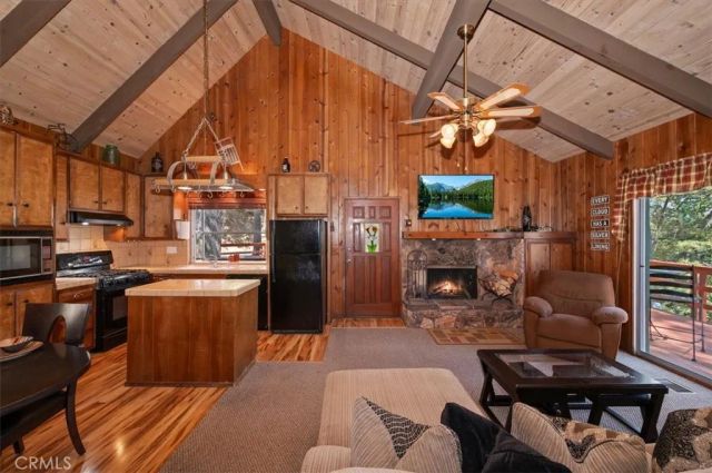 26525 Walnut Hills, Lake Arrowhead, CA 92352